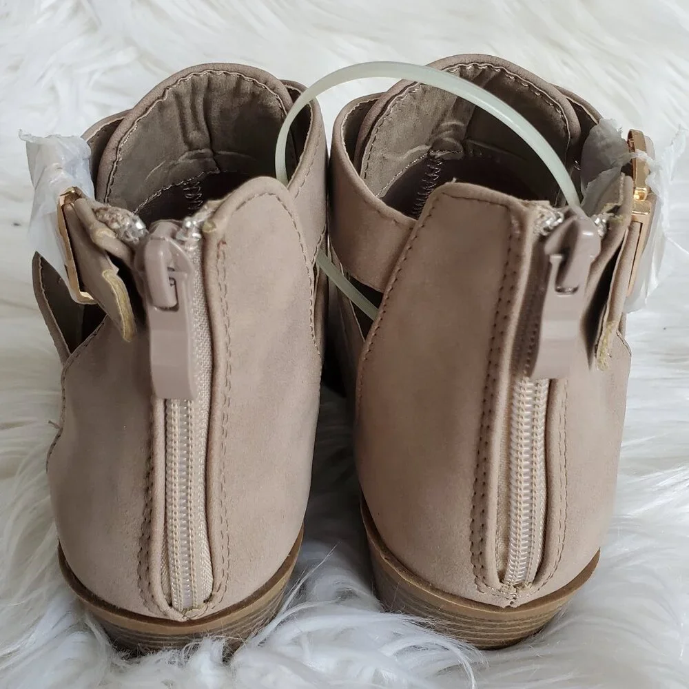 Top Moda Suede Taupe Back Zip Ankle Cut-Out Heeled Booties SZ 5